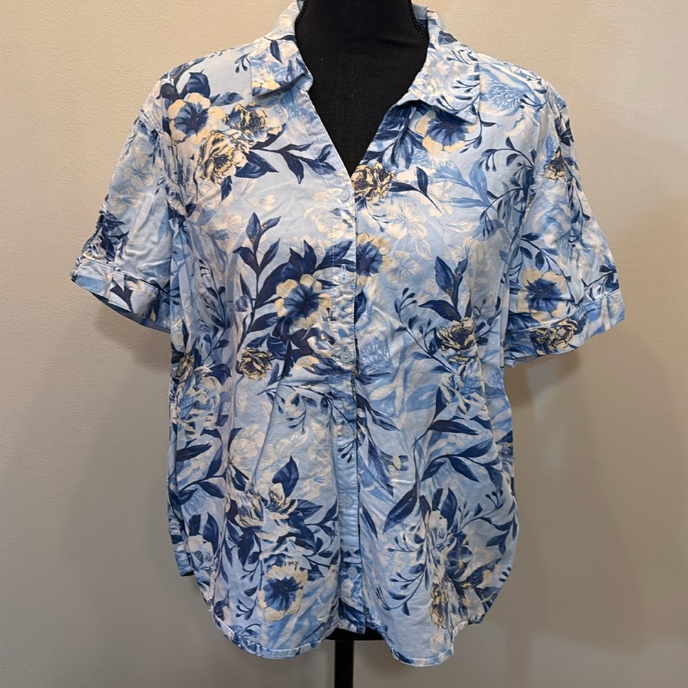 Erika Women’s Short Sleeve Button Down Flowered Shirt Size L with Sleeve Detail
